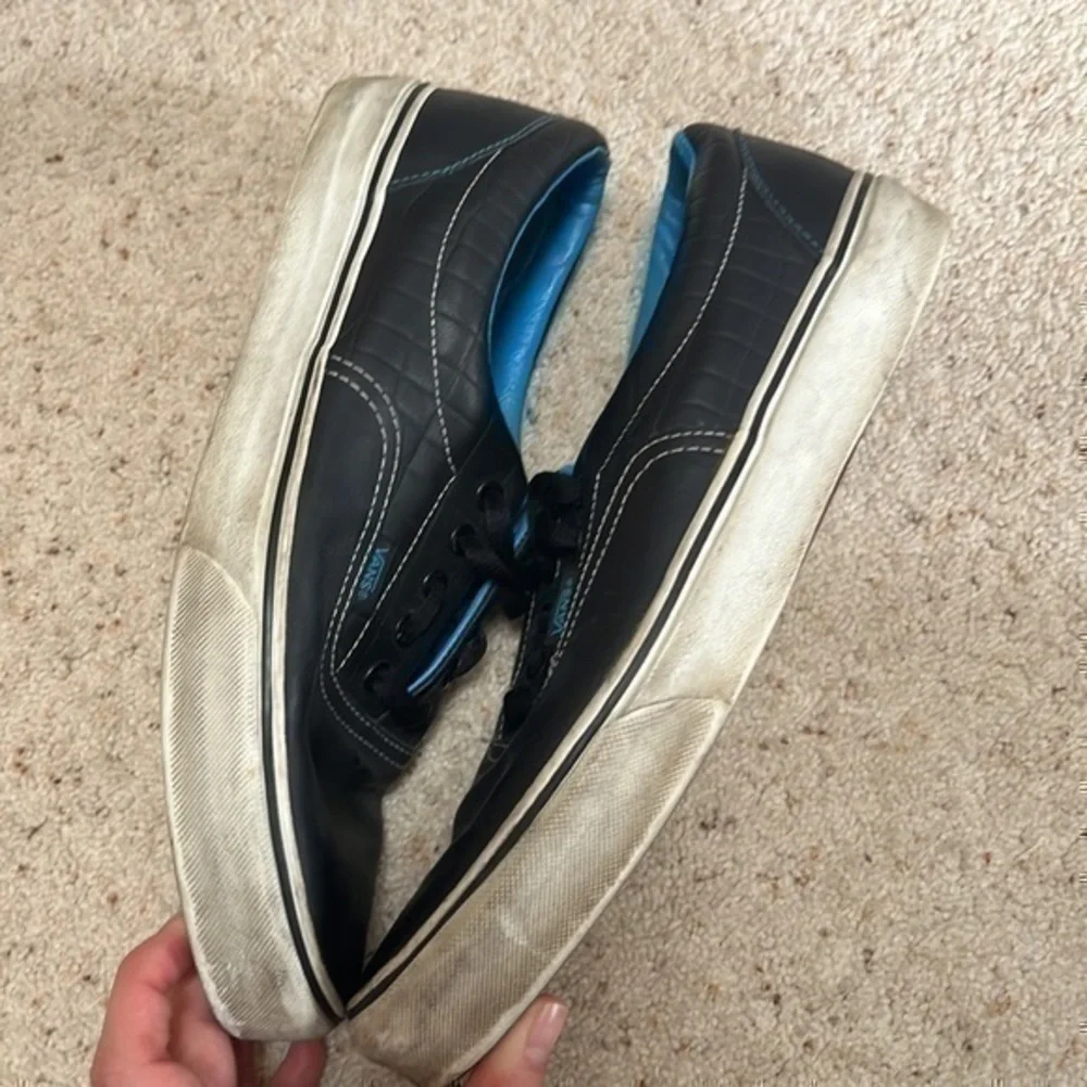 Vans Black Leather Low Top Sneakers Blue Interior Men’s Size 11